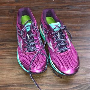 Brand new mizuno running shoes